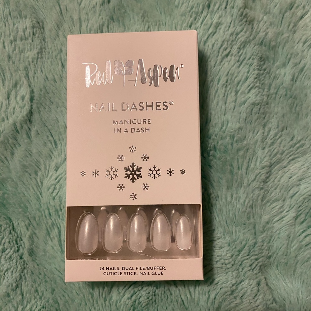 Red Aspen nail dashes